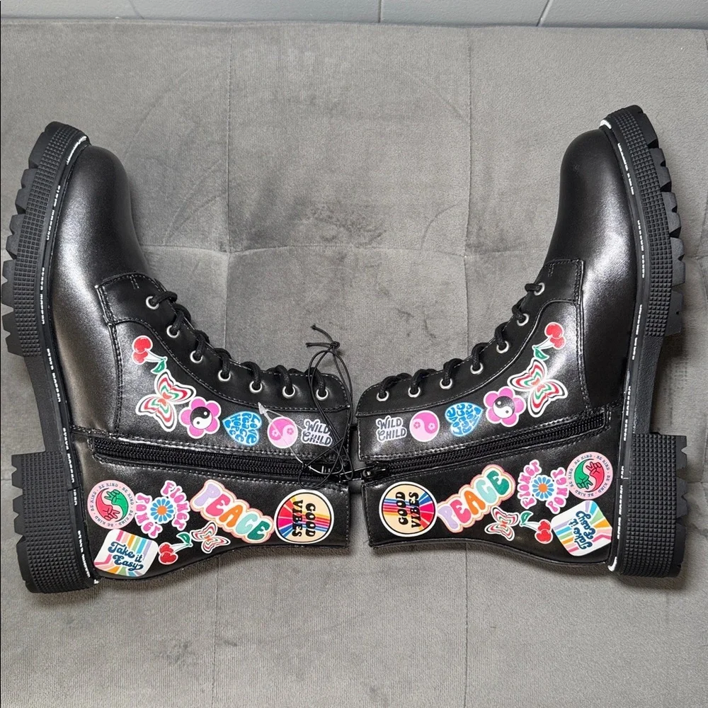 Steve Madden Black Boot Colorful Sticker Images Lug Sole Faux Leather Size 4